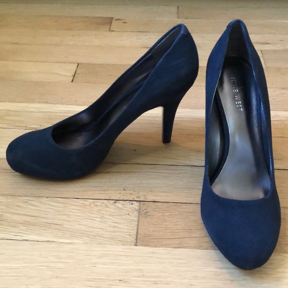 Nine West navy round toe suede pumps - BRAND NEW!